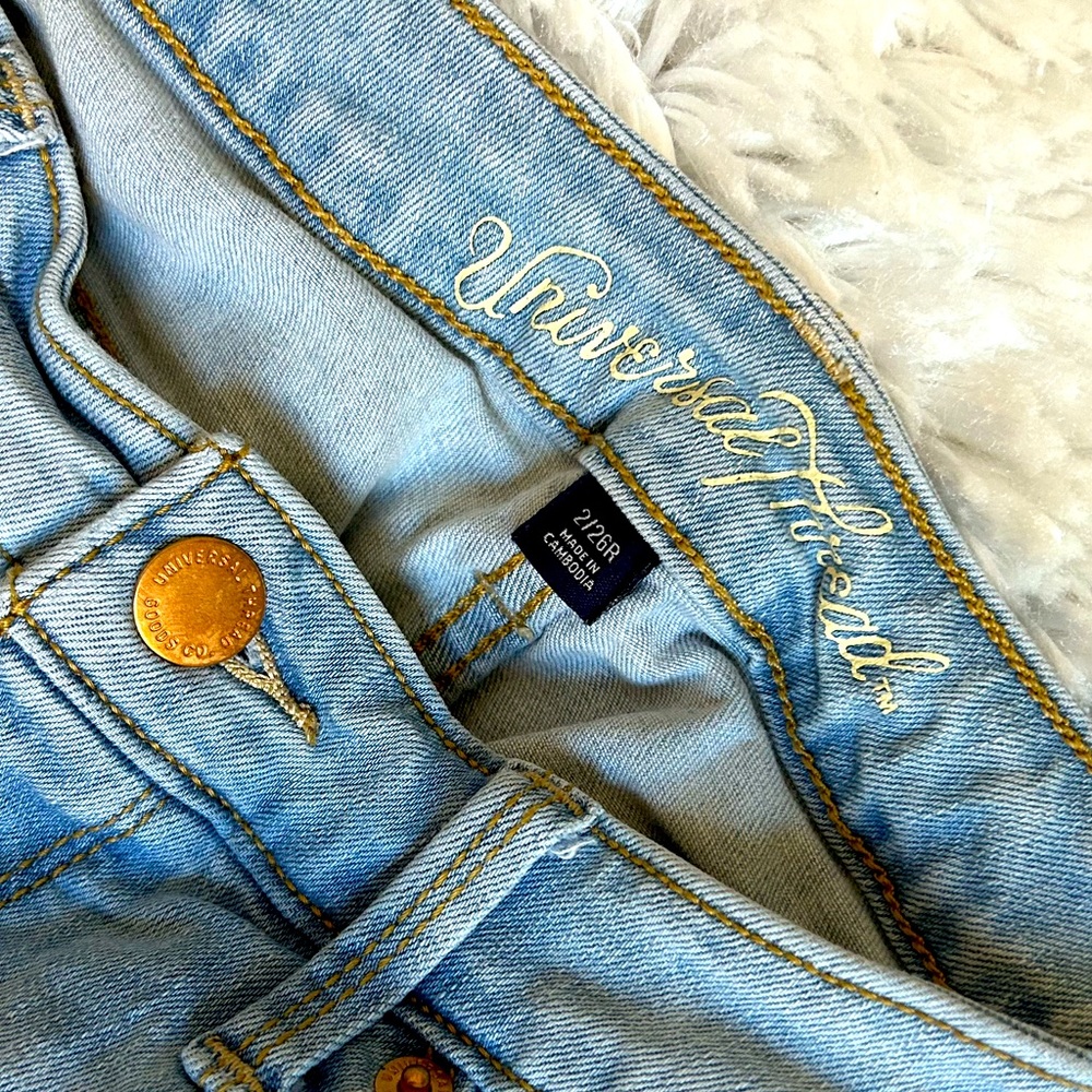 Universal Thread Ripped/Distressed Jeans - Picture 3 of 5